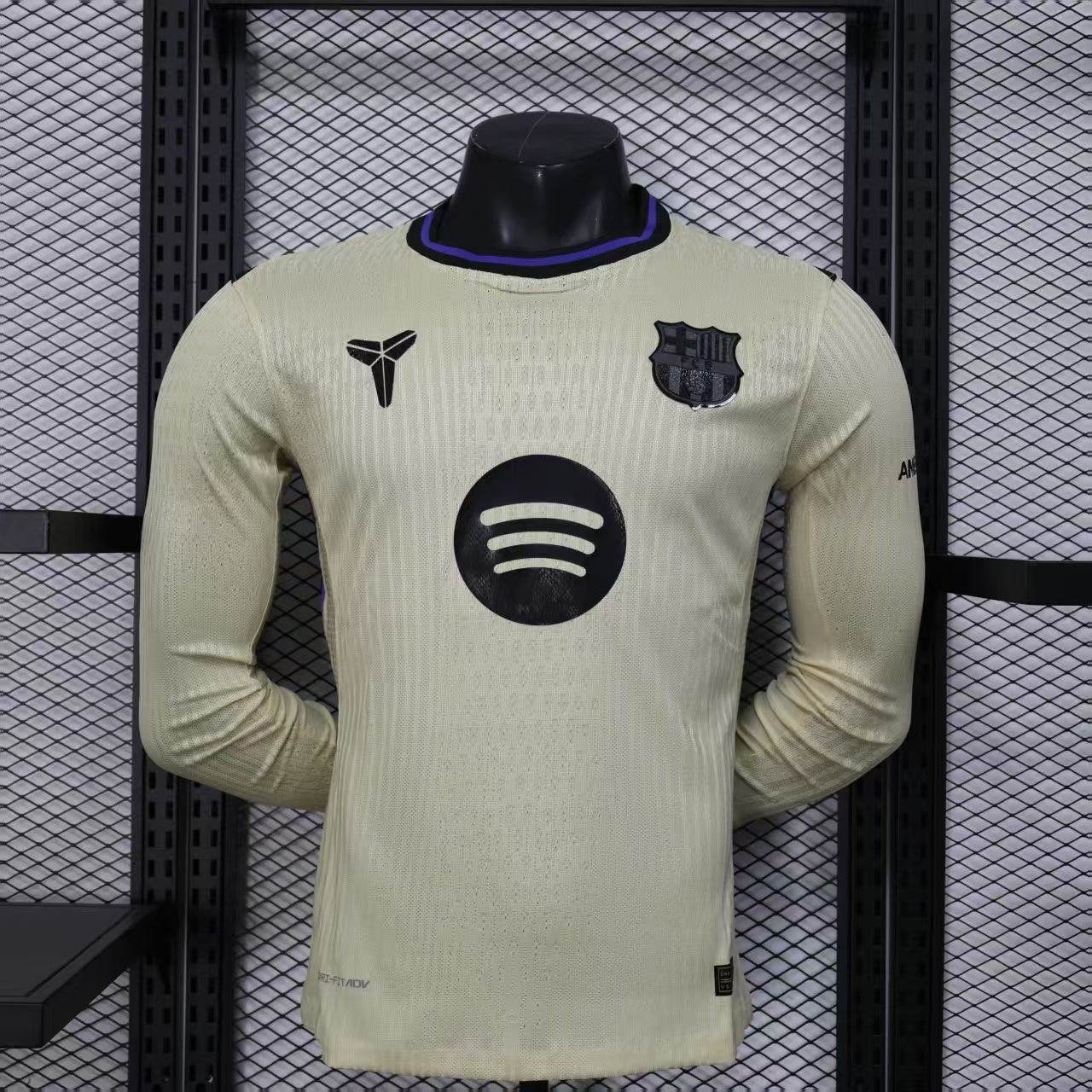 Barcelona 25-26 Away