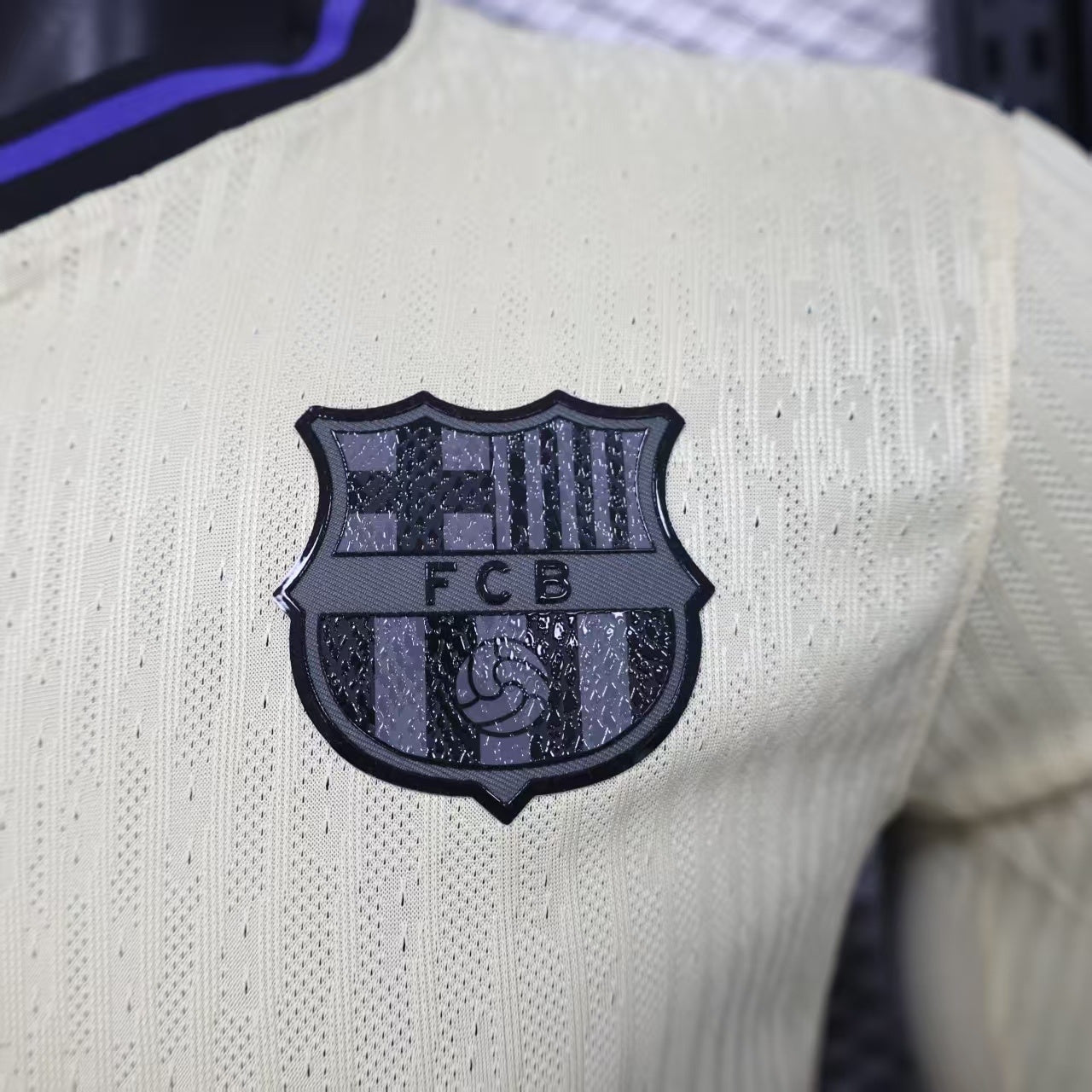 Barcelona 25-26 Away