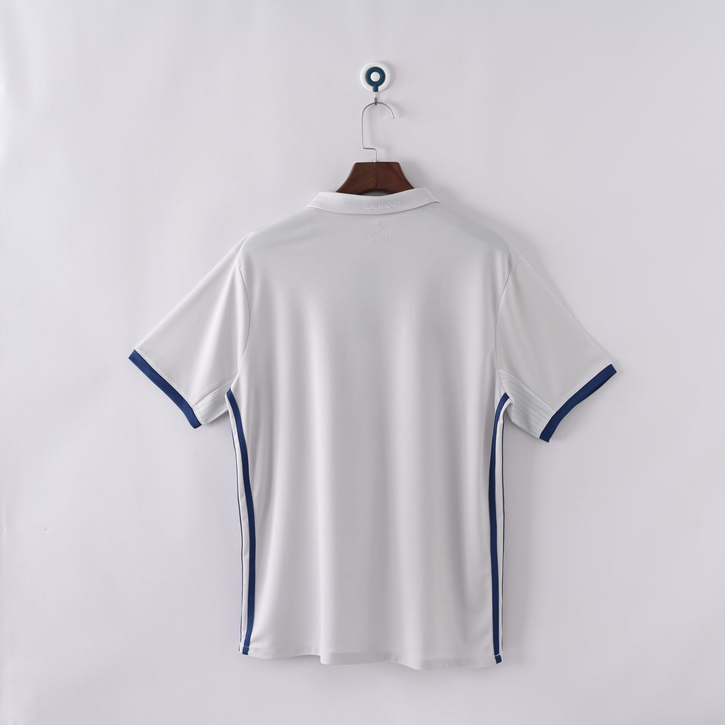 Real Madrid 2016/17 Home